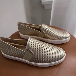 Vince Blair gold sneakers size 8 NWT